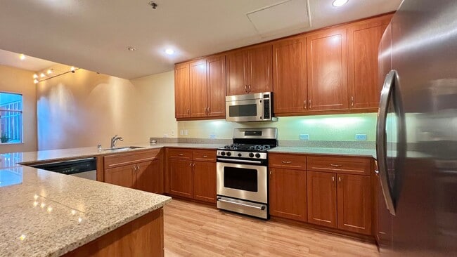 Building Photo - Large Contemporary 1bd 1ba - the Terraces ...