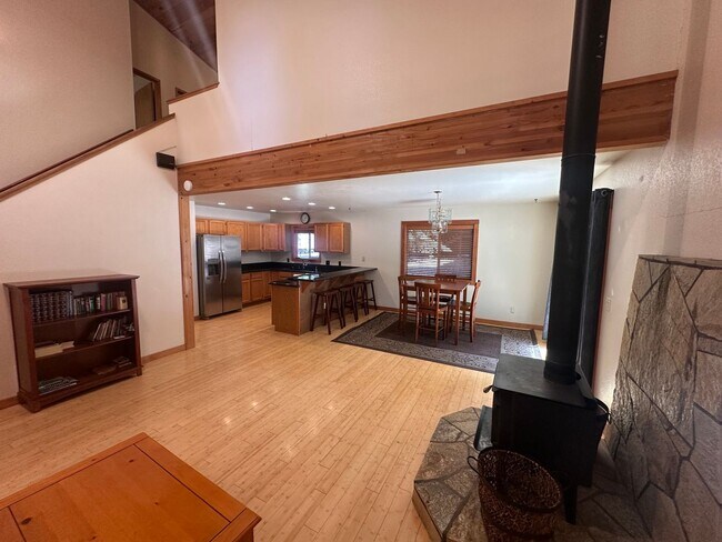 Foto del edificio - Three Bed, Two Bath Home In Prosser With Two Car Garage