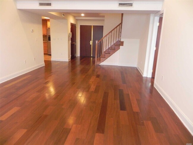 Foto del edificio - 171 Great Neck Rd