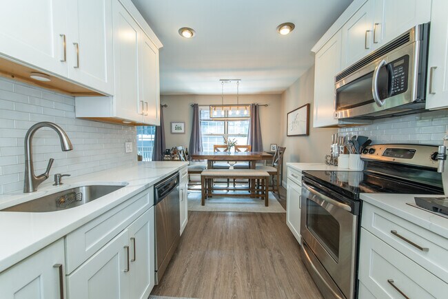 Building Photo - 280 Kipp St