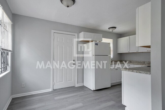 Foto del edificio - 1839 W 30th St