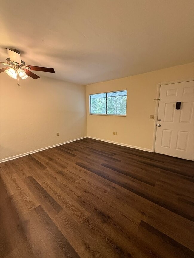 Foto del edificio - 1/1 in Rustic Springs!