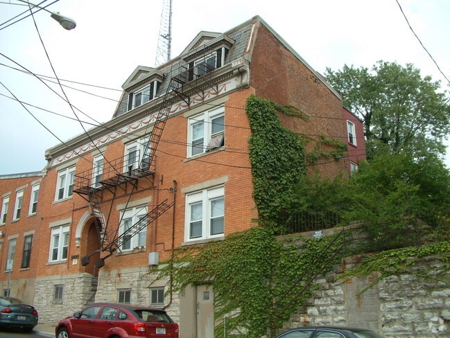 Building Photo - 2162 Stratford Ave