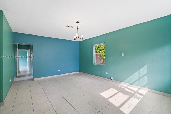 Building Photo - 2023 NE 180th St