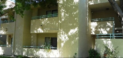 Building Photo - 820 N Sloan Ln