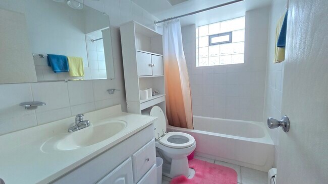 Foto del edificio - 5472 W Higgins Ave