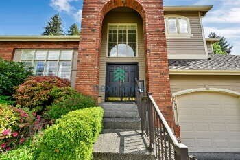 Foto del edificio - Beautiful Bellevue Single Family Home with 4 Beds + Bonus Room+ Den For Rent