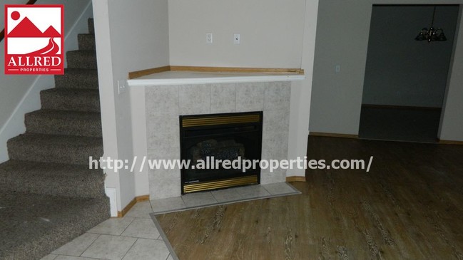 Building Photo - Large Duplex Available Now