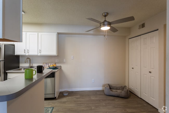 1BR, 1BA - 600 SF - The Huntington