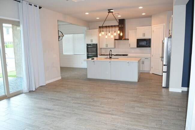 Building Photo - 7031 N 85th Ln
