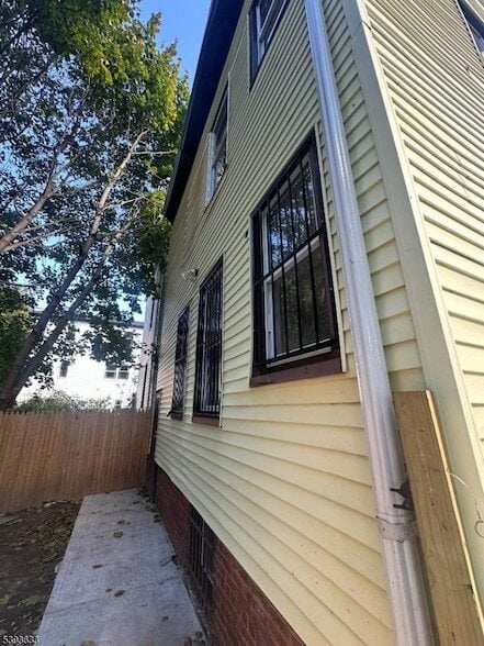 Building Photo - 307 21st St