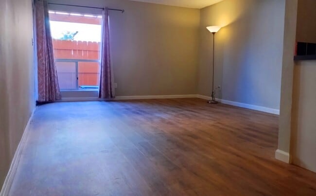 Building Photo - 4730 Noyes St