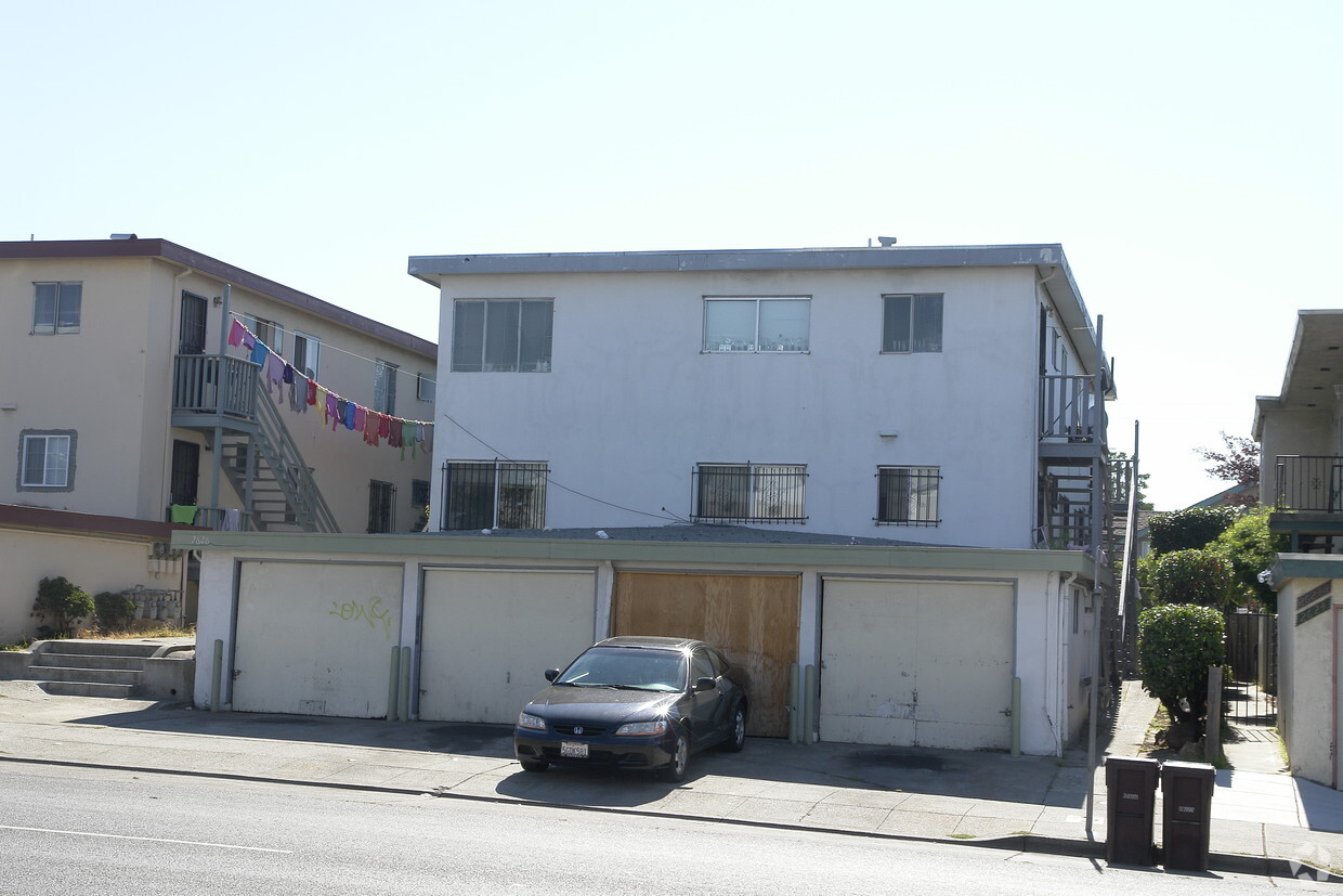 Building Photo - 2626 73rd Ave