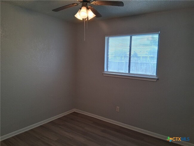 Foto del edificio - 3801 Riverrock Dr