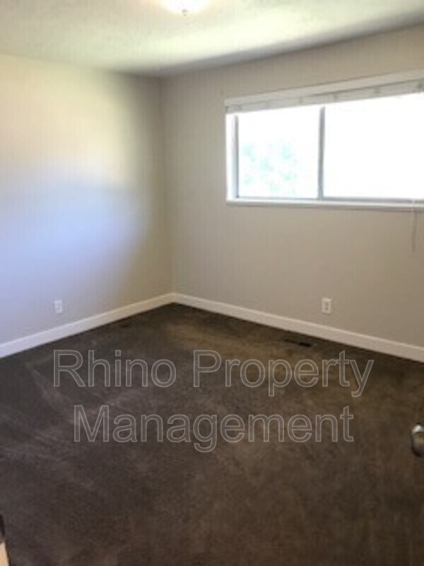 Building Photo - 437 E 10600 S