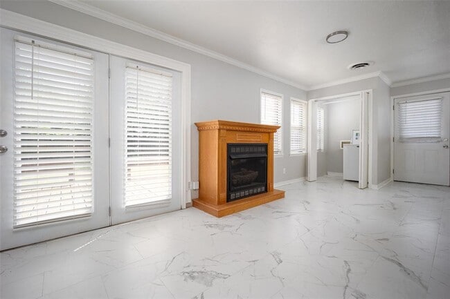 Building Photo - 906 NW 46th St