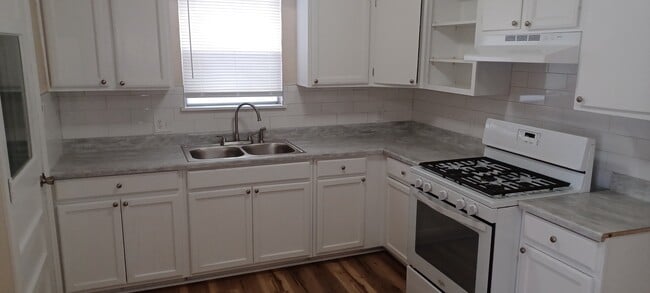 Photo - 2004 Sandra Dr House