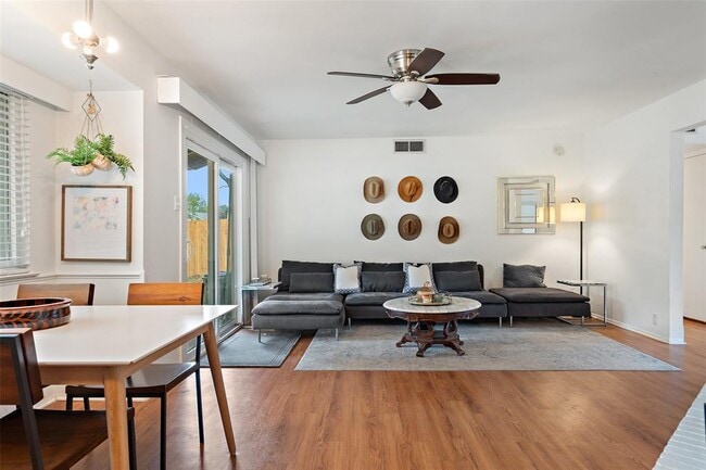 Building Photo - 6607 Boleynwood Dr