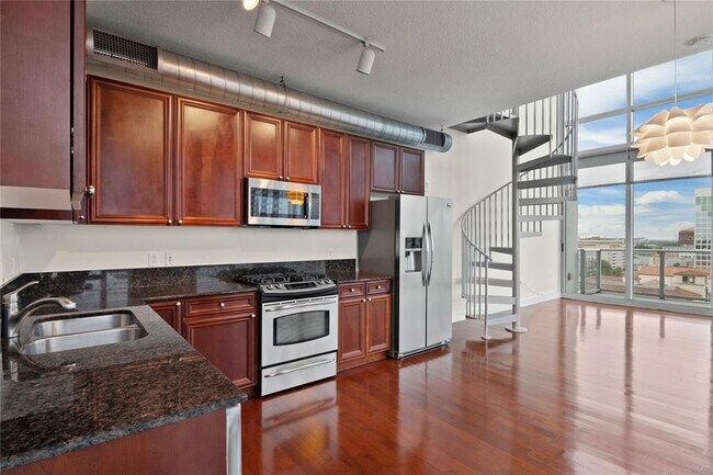 Foto del edificio - 150 E Robinson St