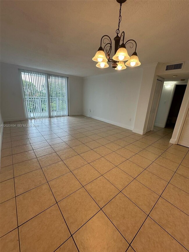 Foto del edificio - 6930 Miami Gardens Dr