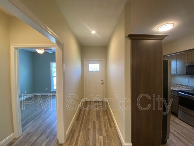 Foto del edificio - 5977 Commons Ln NE