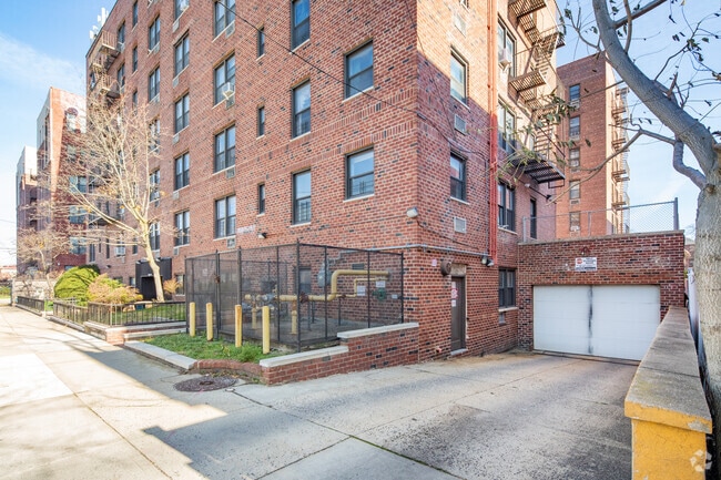 Building Photo - 1040 Neilson St