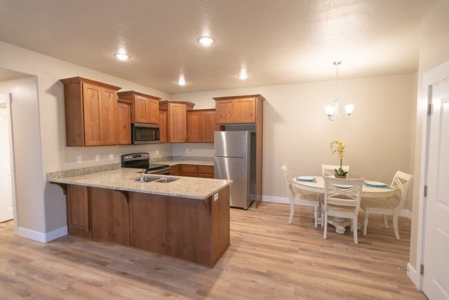 Building Photo - Beautiful New Condo in Springville