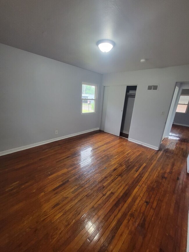 Foto del edificio - 3 Bedroom / 1.5 Bathroom House with Garage
