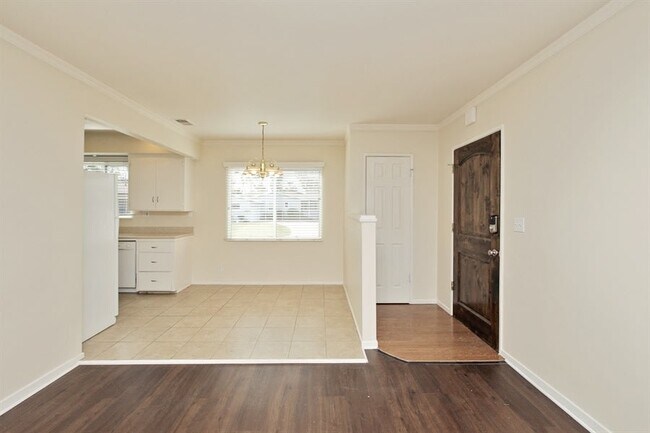 Building Photo - 5304 N Fairvale Ave