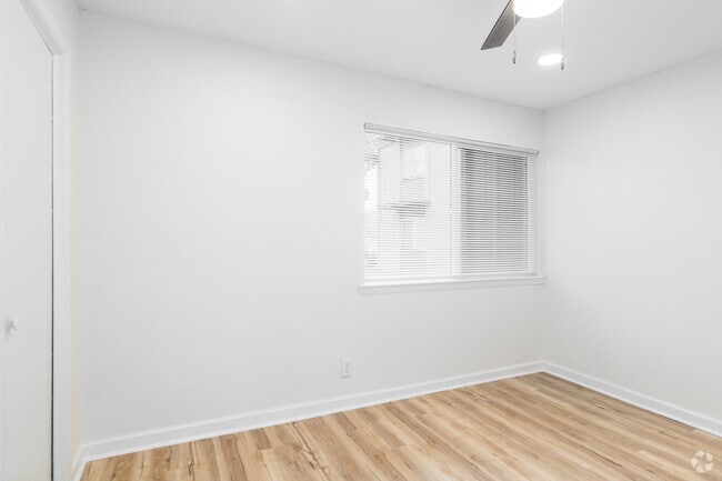 2BR, 1BA - 902SF - Second Bedroom - The Veranda Apartment Homes