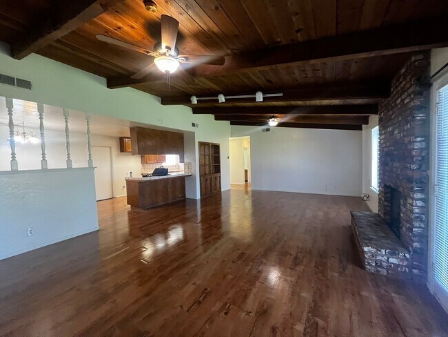 Foto del edificio - 3142 E Race Ave