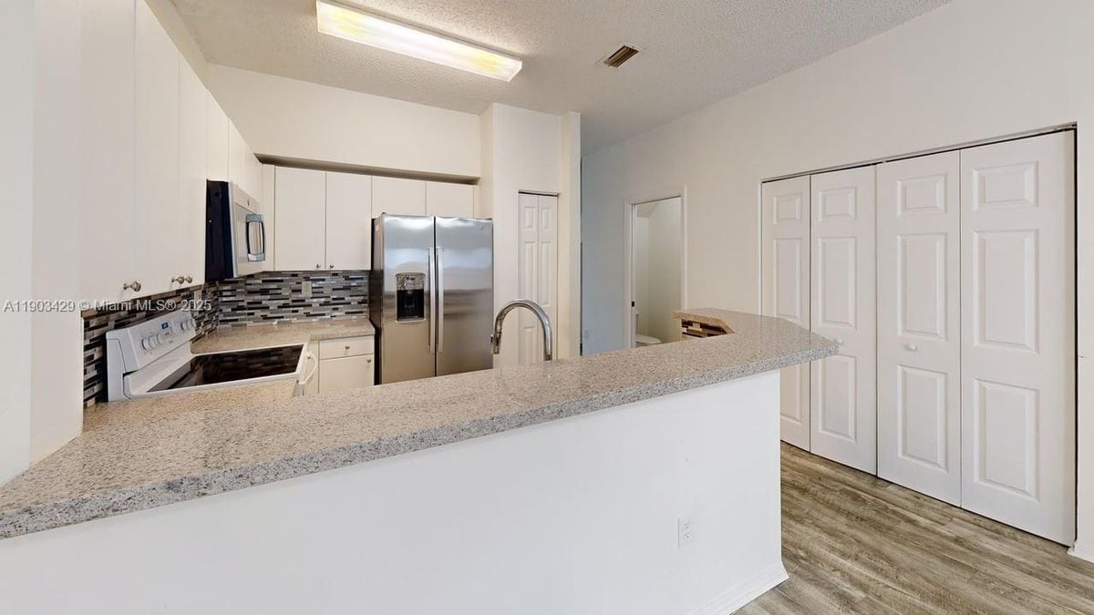 Building Photo - 2217 SE 23rd Ave