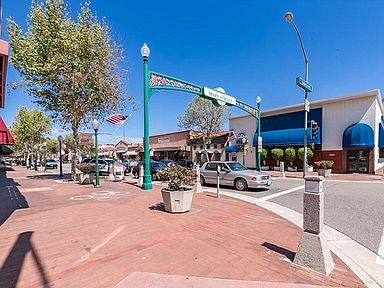 Foto del edificio - Lakeside HOA Condo