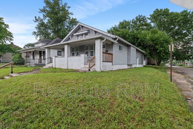 Photo - 801 N Dearborn St House