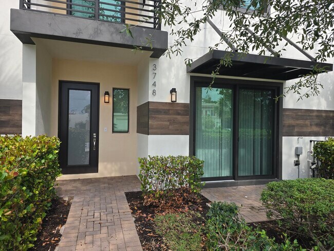 Foto del edificio - 3748 Lambert Ave