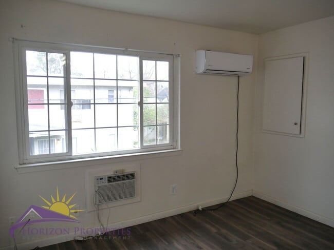 Foto del edificio - Cozy 1 Bed 1 Bath 700sqft Fourplex in Nort...