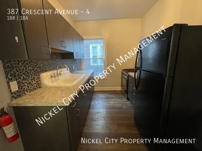 Foto del edificio - 387 Crescent Ave