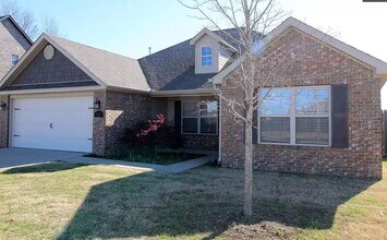 Building Photo - 1300 Lariat Dr