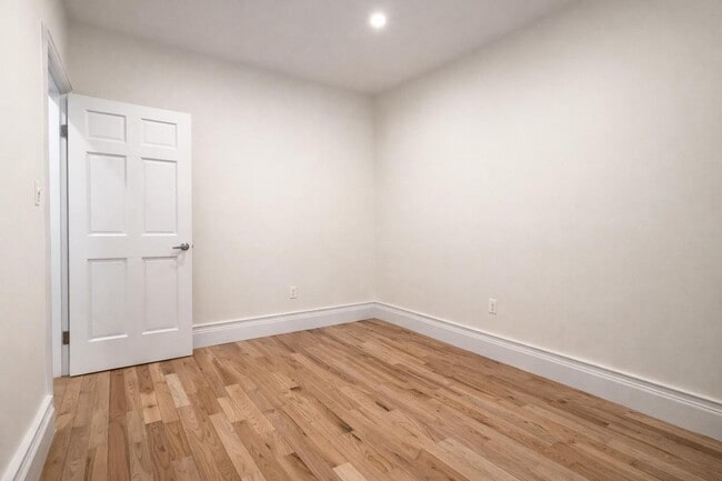 Building Photo - 41-47 ST.NICHOLAS TERRACE