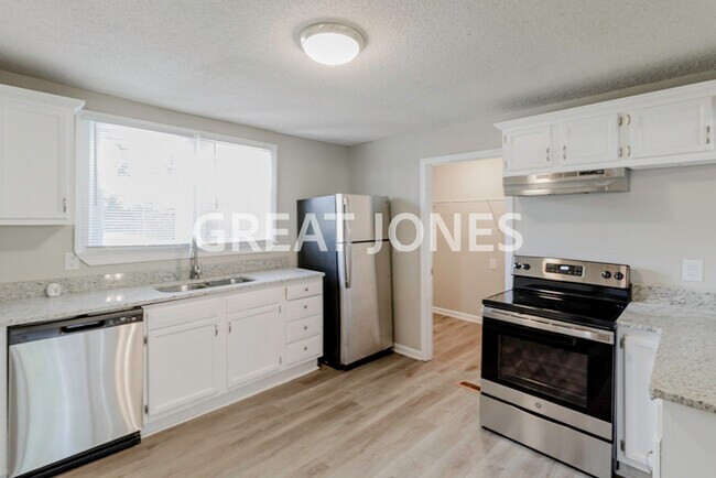 Building Photo - 432 6th Ave SW