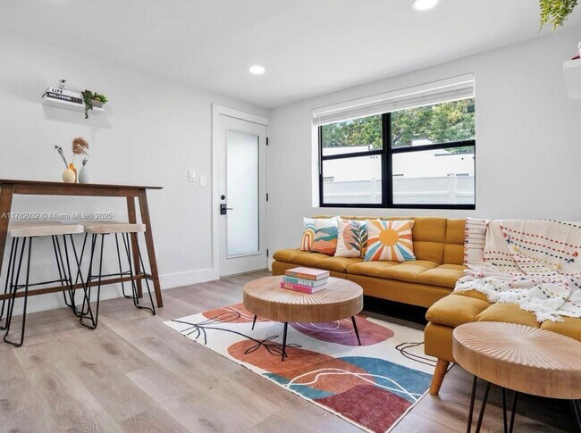 Foto del edificio - 584 NW 30th St