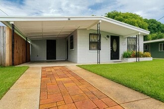 Building Photo - 2808 Ave I