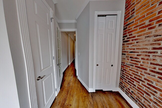 Building Photo - 206 E 83RD (2ND & 3RD AVE) #5E