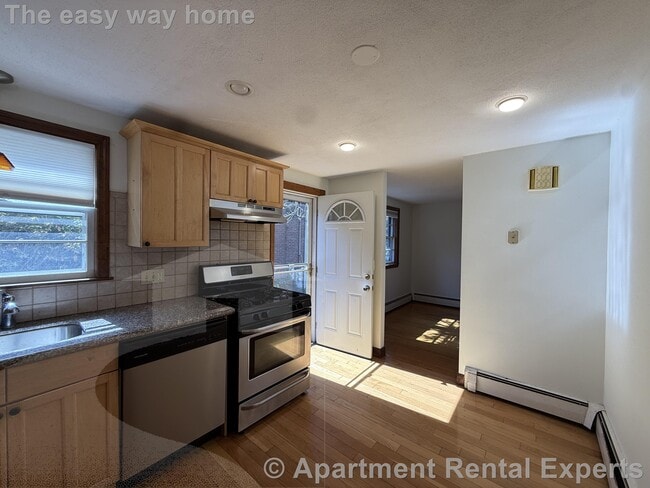 Building Photo - 24 Saville St