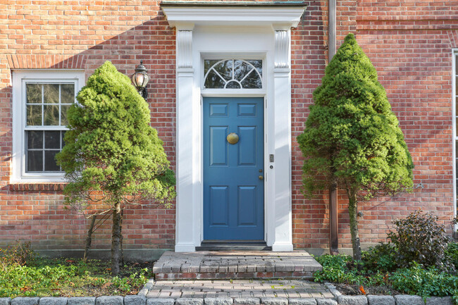 Door to Front - 61 Cutler Rd