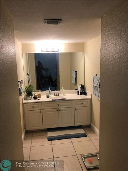 Foto del edificio - 10411 N Kendall Dr