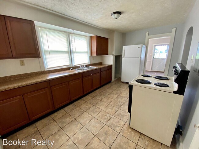 Building Photo - 1 br, 1 bath House - 694 Pleasant Street