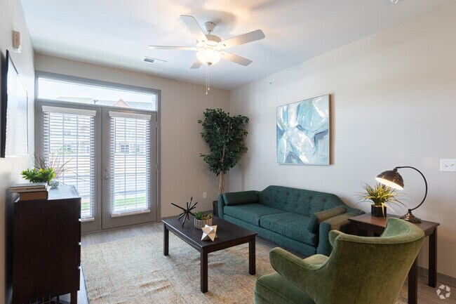 E - 2HAB, 2BA - 988SF - 511 No. Broadway - LEB