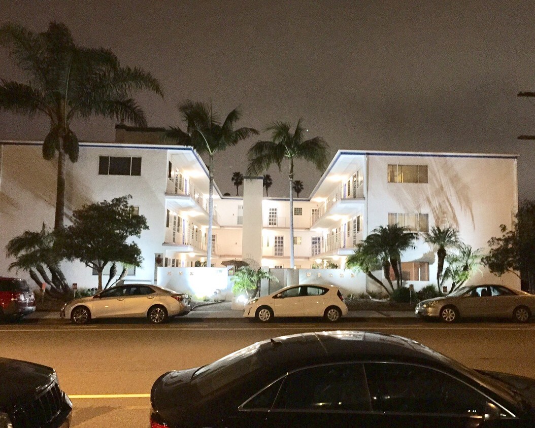 Foto principal - AMAZING CONDOMINIUM BUILDING BY THE BEACH!!
