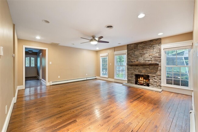 Building Photo - 249 Cherry Ln